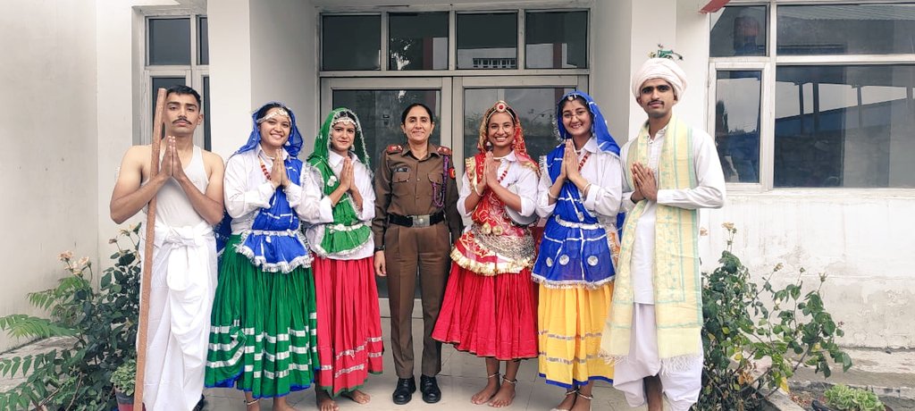 fc_ncc's tweet photo. 3 HAR GIRLS BN NCC, HISAR

Special Integration Camp (EBSB)
at Srinagar(Jammu &amp; Kashmir)✨

🌹The best way to predict the future is to create it together. 

@CPhhp 
@HQ_DG_NCC 
@NCC_Hisar https://t.co/MVpyVbqifp