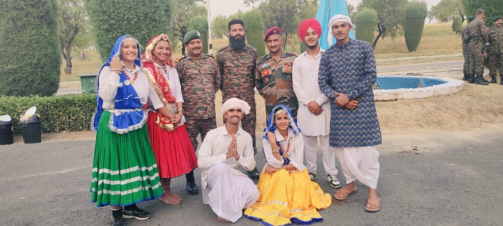 fc_ncc's tweet photo. 3 HAR GIRLS BN NCC, HISAR

Special Integration Camp (EBSB)
at Srinagar(Jammu &amp; Kashmir)✨

🌹The best way to predict the future is to create it together. 

@CPhhp 
@HQ_DG_NCC 
@NCC_Hisar https://t.co/MVpyVbqifp