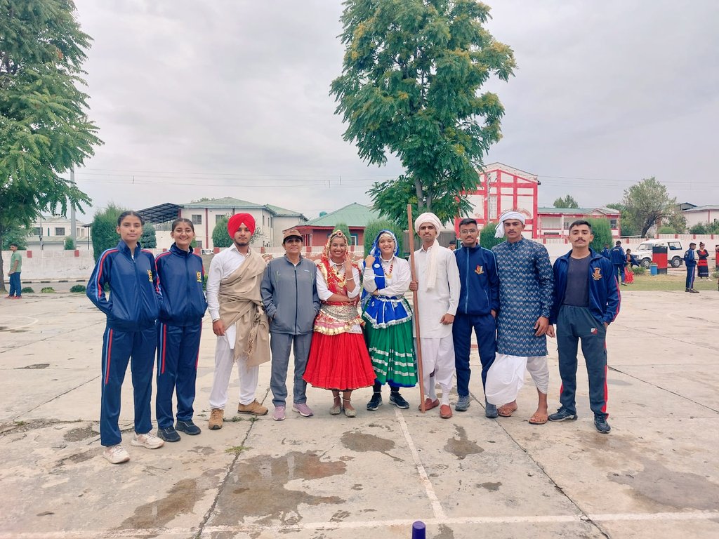 fc_ncc's tweet photo. 3 HAR GIRLS BN NCC, HISAR

Special Integration Camp (EBSB)
at Srinagar(Jammu &amp; Kashmir)✨

🌹The best way to predict the future is to create it together. 

@CPhhp 
@HQ_DG_NCC 
@NCC_Hisar https://t.co/MVpyVbqifp