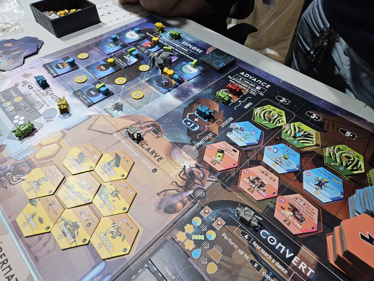 rgsunico's tweet image. I got to facilitate a round of #Apiary for our friends and this game still surprises in how people respond to it. If only I could win more haha 
#TAGSessions #TabletopGames #BoardGames