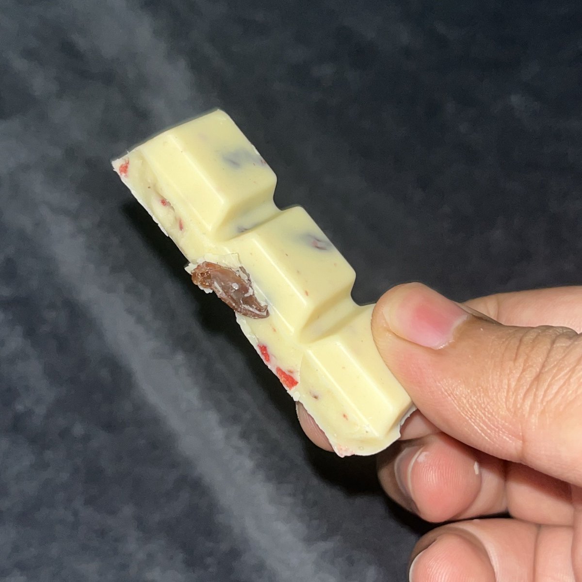 Sumpah ni first time I cuba Beryl’s white chocolate  fruity.

Bye Ritter Sport😭