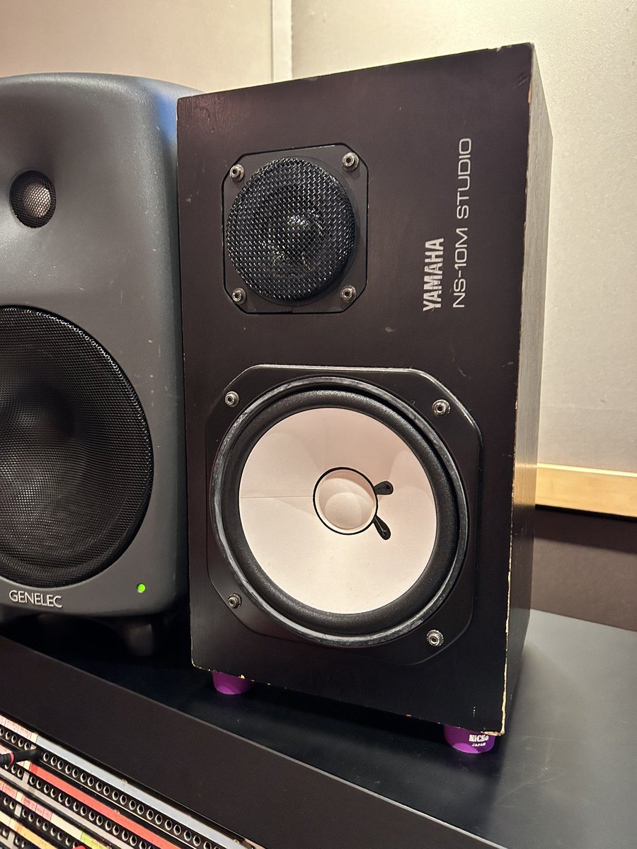 altphonic's tweet photo. この二つを使っての歌録音はもう30年近くやっているので、安心感はある
得に10Mは歌に集中できる。

流石にオケの判断は現代のアレンジでは厳しいが人の声は変わらないからね。 https://t.co/L2tpF4s3UI