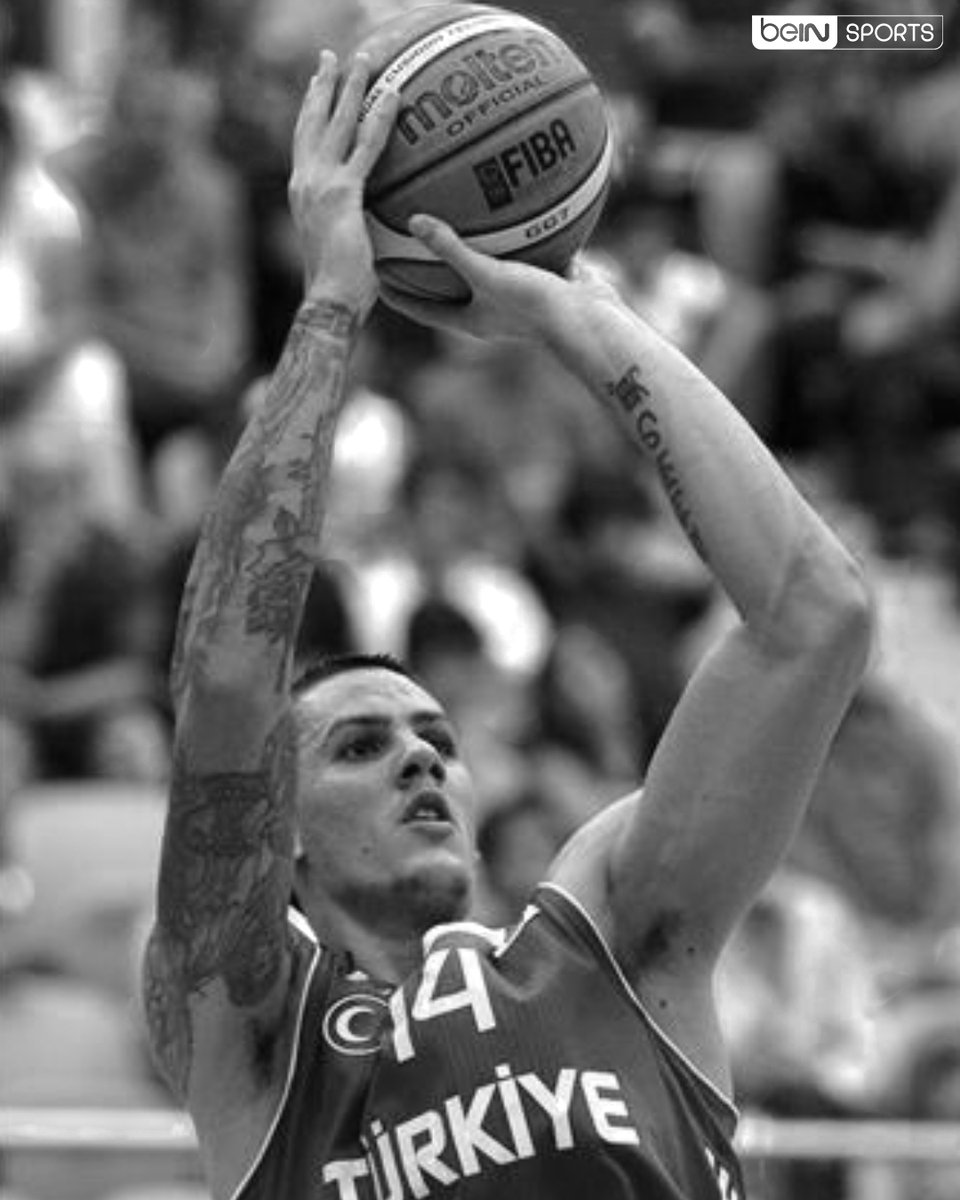 Eski milli basketbolcu İlkan Karaman, Datça’da geçirdiği trafik kazası sonucu 34 yaşında hayatını kaybetti.