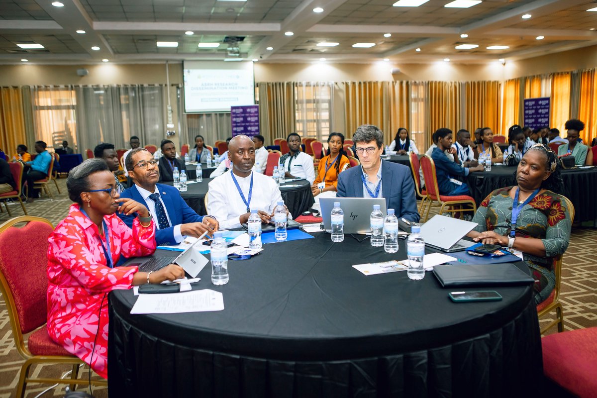 WHORwanda's tweet photo. @WHORwanda, @RBCRwanda &amp; @Uni_Rwanda  jointly supported @medsar_rwanda students to conduct the adolescent sexual &amp; reproductive health study, aimed at understanding the factors contributing to teen pregnancy and then use the findings to reduce the high teenage pregnancy in 🇷🇼. https://t.co/kuNuSRXMMW