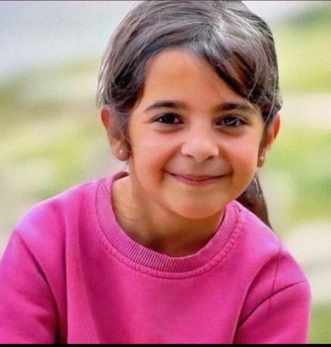 Çürümüşlüğün kokusu burnunuzun direğini sızlattı mı, hayır mı!?
Doğru.? Yıllardır sızlamıyorki !!! 
Belki de yüzyıllardır bu topraklardaki süregelen çürümüşlüğün kokusudur bu !!!
#Narin