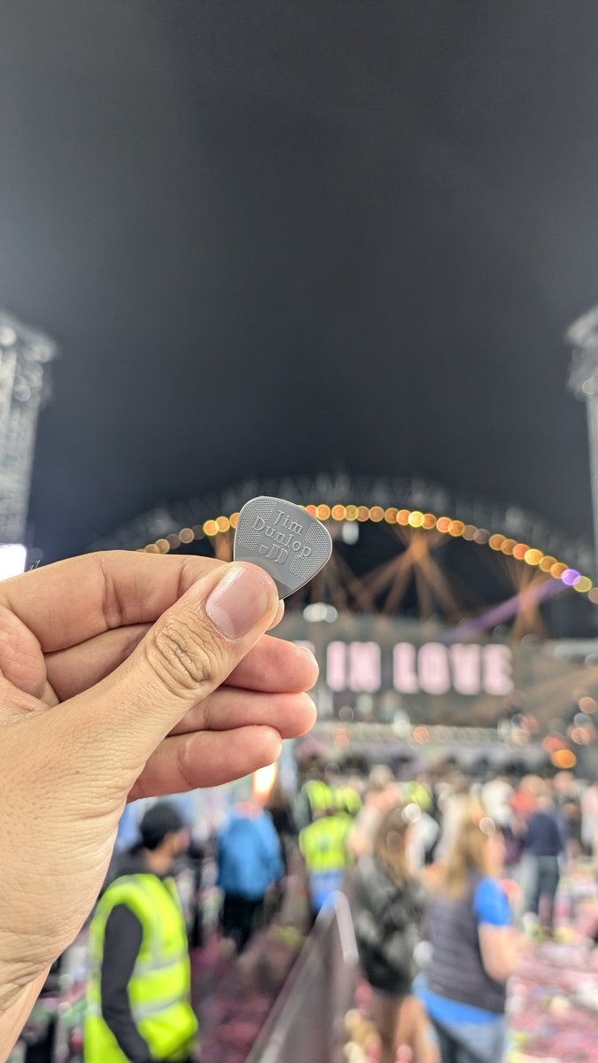 ColdplayGtrProj's tweet photo. Hard to believe that this time last week this was all about to happen! Thank you  Jonny, Thank you @coldplay and Thank you to the amazing family and friends who I got to share the moment with! 🥰 https://t.co/ZSCwSkuBQL
