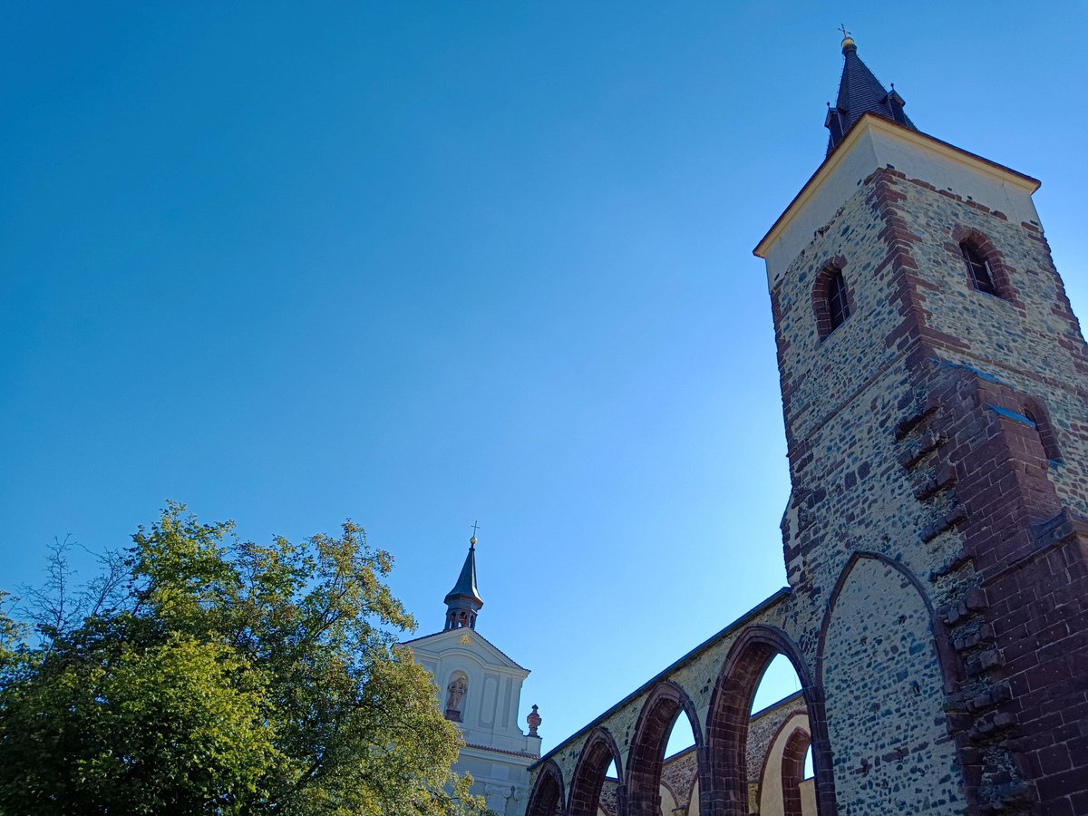 medieval_cuni's tweet photo. The Summer School of Medieval Studies is currently underway, exploring The City as a Resilient Society! Scholars are discussing how medieval cities faced and overcame various challenges. 🏰 https://t.co/xbfcSi0DQH