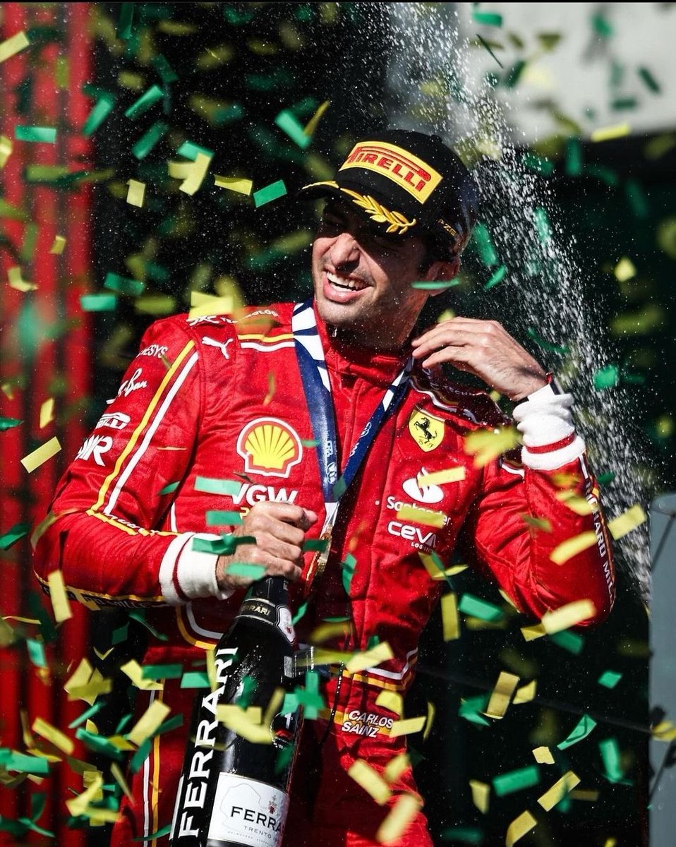 httpsmoniica's tweet image. biar sama” ada merah ijo nya #f1twtselfieday