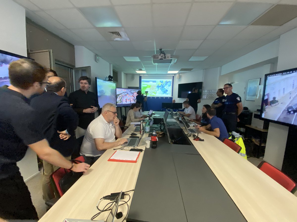 tokai06's tweet image. Sur #Nice06 prévisions météo revues à la baisse. Le pic annoncé entre 11:00 et 14:00. Vigilance mais pas d’inquiétude particulière au centre de supervision urbain. On redoute surtout des événements localisés. #AlerteMeteo06