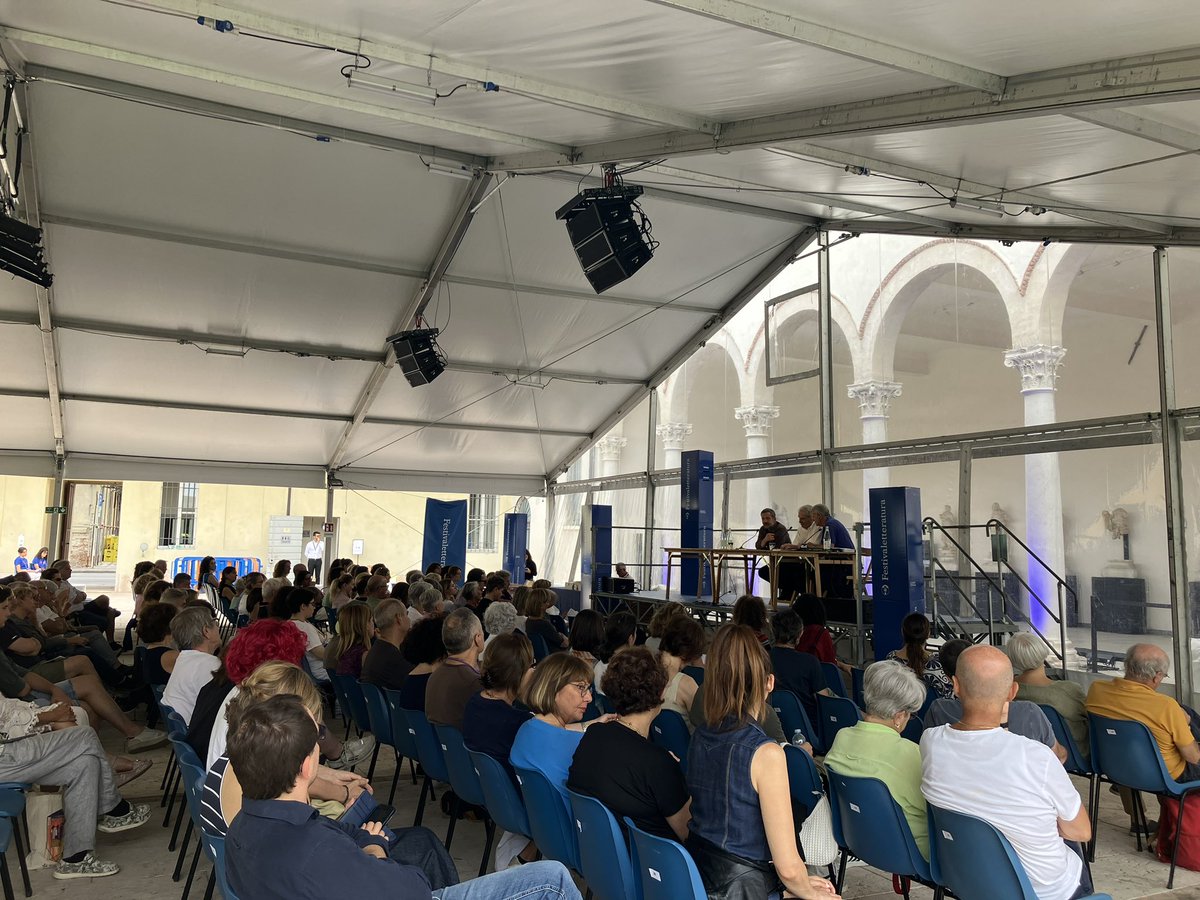 Non dobbiamo essere sempre forti, evitare di piangere, non mostrare mai le nostre fragilità: questo libro, attraverso le voci di molte storie da Boezio a Cicely Saunders, mi pare ci ricorda che la nostra umanità non è un difetto 
<a href="/AlessZaccuri/">Alessandro Zaccuri</a> su Sulla consolazione <a href="/M_Ignatieff/">Michael Ignatieff</a>