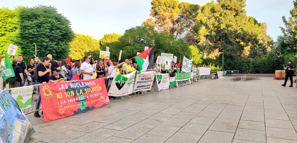 En Extremadura, el curso político arranca de nuevo en la víspera del #8DeSeptiembre, Día de Extremadura por la gracia (cacicada, más bien) de Ibarra, en la puerta del Teatro Romano de Mérida. Un año más, del lado de la valla de los que nada tienen pero todo han de ser.
