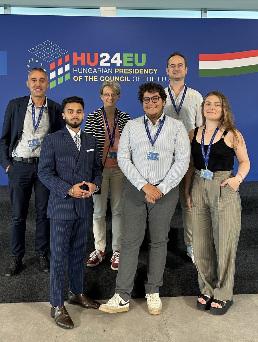 Provox (@provoxjeunesse) on Twitter photo 🇫🇷🇪🇺 Délégation Française à la <a href="/euYOUTHconf/">EU Youth Conference</a> de #Budapest.
<a href="/Jeunes_gouv/">Jeunes_Gouv</a> <a href="/RPFranceUE/">La France dans l’UE 🇫🇷🇪🇺</a> <a href="/Cnajep/">CNAJEP</a> @Mehdi_HMOUDANE et Naman Kailey. 🇫🇷🇪🇺 Délégation Française à la <a href="/euYOUTHconf/">EU Youth Conference</a> de #Budapest.
<a href="/Jeunes_gouv/">Jeunes_Gouv</a> <a href="/RPFranceUE/">La France dans l’UE 🇫🇷🇪🇺</a> <a href="/Cnajep/">CNAJEP</a> @Mehdi_HMOUDANE et Naman Kailey.