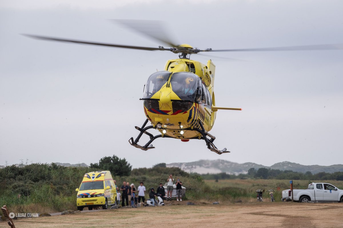 Inzet van de #Medic01 en Lifeliner 4 bij het groene strand op #Terschelling begin augustus. #lifeliner4 #MMT 🚁
