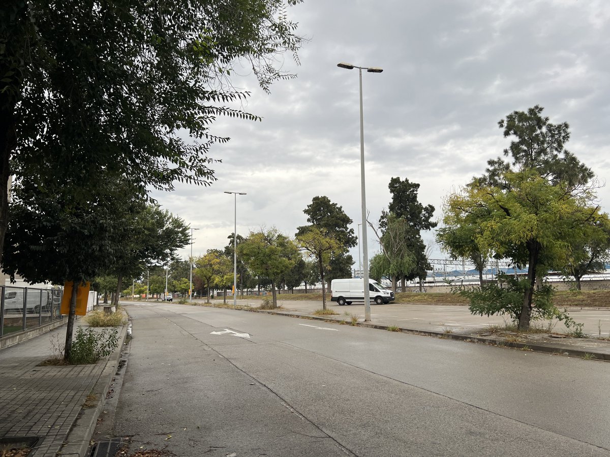 Juanma_ak's tweet photo. Correr en casa siempre es especial.
Cerramos semana con un rodaje de 12 km a sensación. No estaba el polígono en buenas condiciones para correr, pero ha sido divertido. 🐍😎👊🏻
#nomelosuperesigualamelo #acuchillo #poligonero #blu #lakhouajateam #kmsxalimentos #kmsxela https://t.co/MQaRVEfBCy