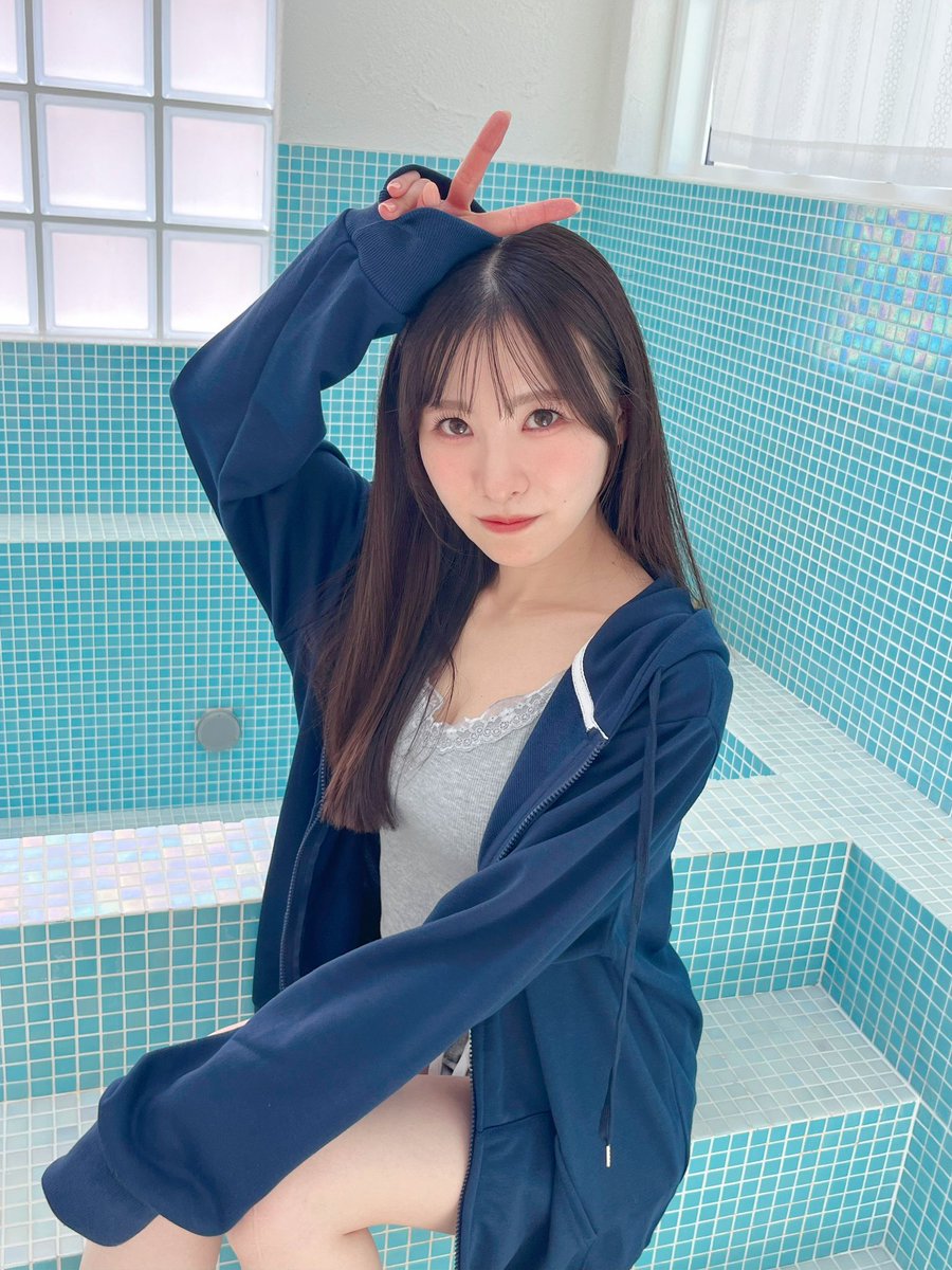 遠野ひかる1st写真集 ハツヨイ 好評発売中🫶🍸 10月6日にはアニメイト