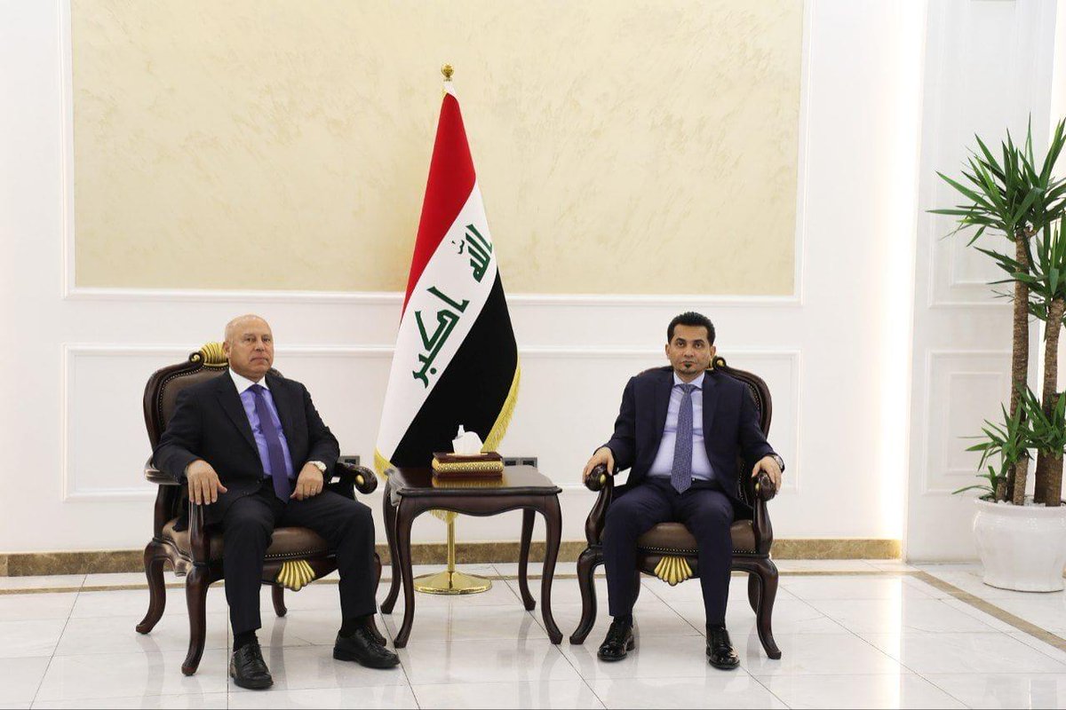 نائب رئيس مجلس الوزراء للتنمية الصناعية وزير الصناعة والنقل الفريق مهندس كامل الوزير يصل العاصمة العراقية بغداد على رأس وفد رسمي يضم رئيسي الهيئة العامة للطرق والكباري و جهاز تنظيم النقل البري الداخلي ورؤساء 13 شركة مصرية من كبريات الشركات المصرية