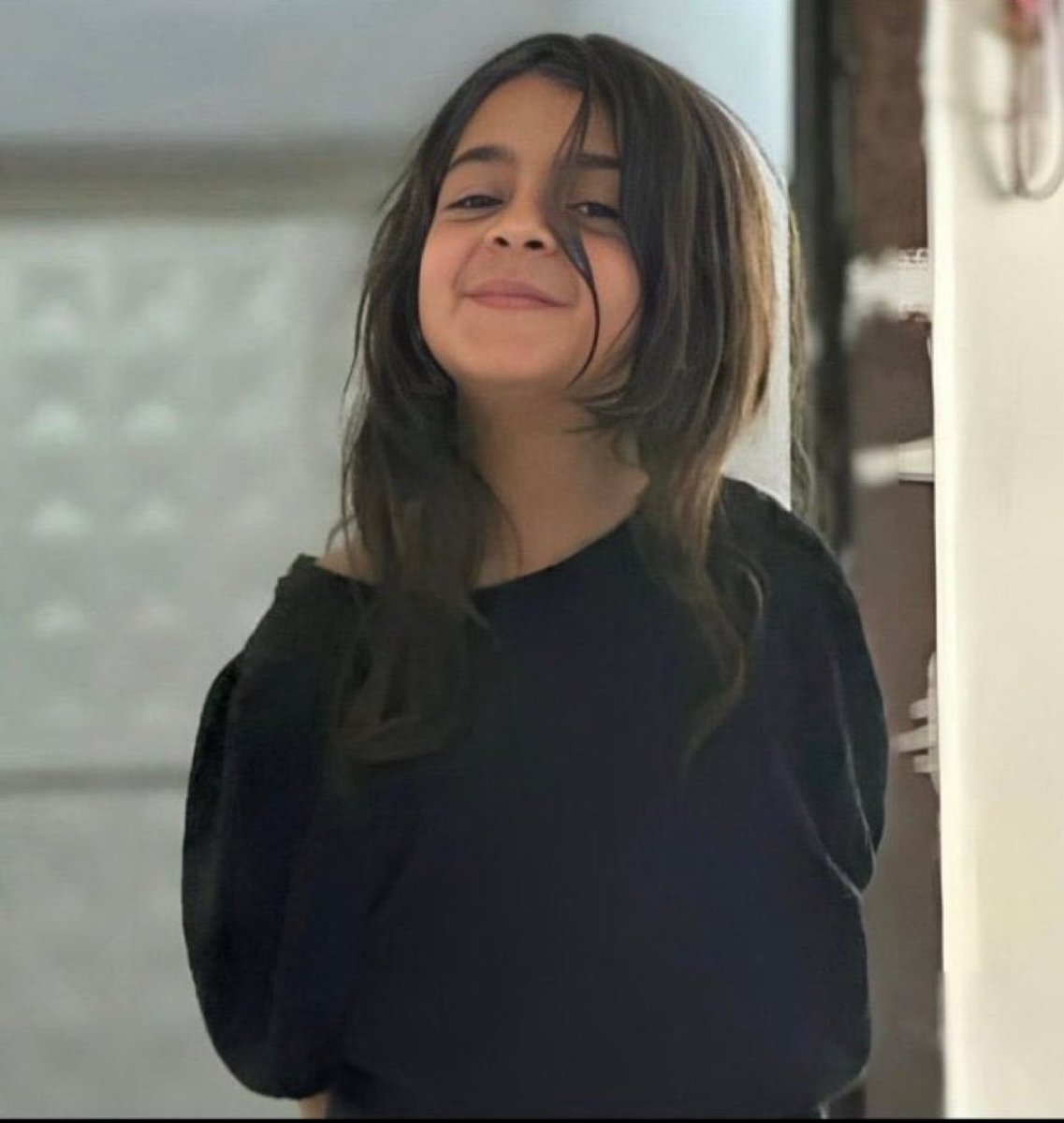 Narin’in öldürüldüğünü herkes kabullenmişti zaten de vahşice, işkence ile öldürülmesin diye dua ediyorduk. Coğrafyaya bak Sebep olanların Allah belasını versin.

#Narin
#Diyarbakır