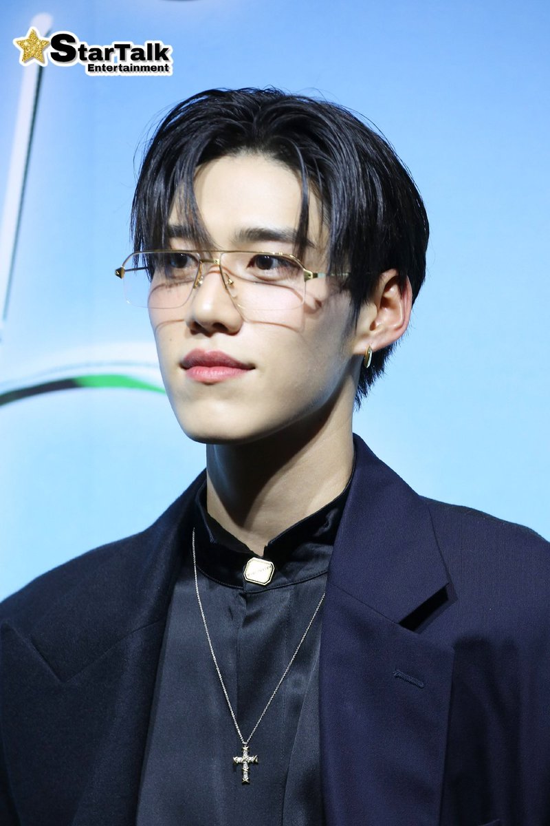 ppkirtt's tweet photo. The dazzling night was captivated on the #Mchoice2024 event last night, and I had so much as I could meet everyone and my fans at the same time. Cheers for all the support! 🍻 

ps : rarely used glasses, but it wasn't that bad on me, right? 5555+

cr : to the owner https://t.co/i2XDsXibZy