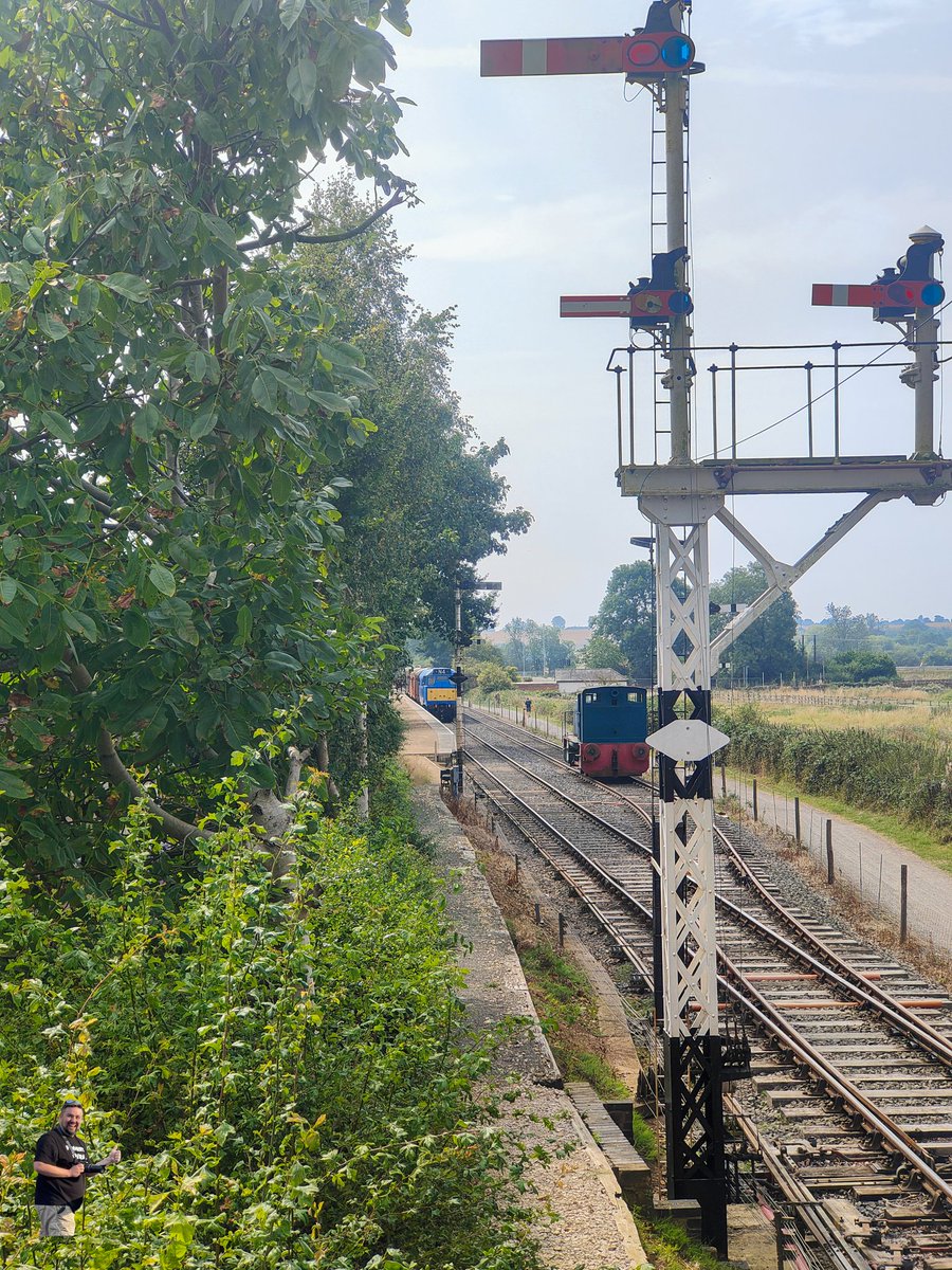 Bennybizzle1's tweet image. A view from a #SignalBoxSunday. Last Sunday from Boughton box, 31289 was working the service train and I was shunting Boughton sidings with the Ruston. 
Also a #SemaphoreSunday