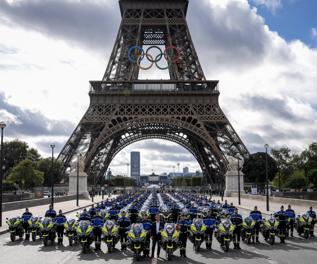 GDarmanin's tweet photo. Merci à tous les motards de la police nationale et de la gendarmerie nationale, pour ces jeux olympiques et paralympiques si réussis ! 

Des centaines de motards venus de la France entière pour assurer le plus grand nombre de missions jamais réalisées en moto ! https://t.co/PMIzJPNfL8