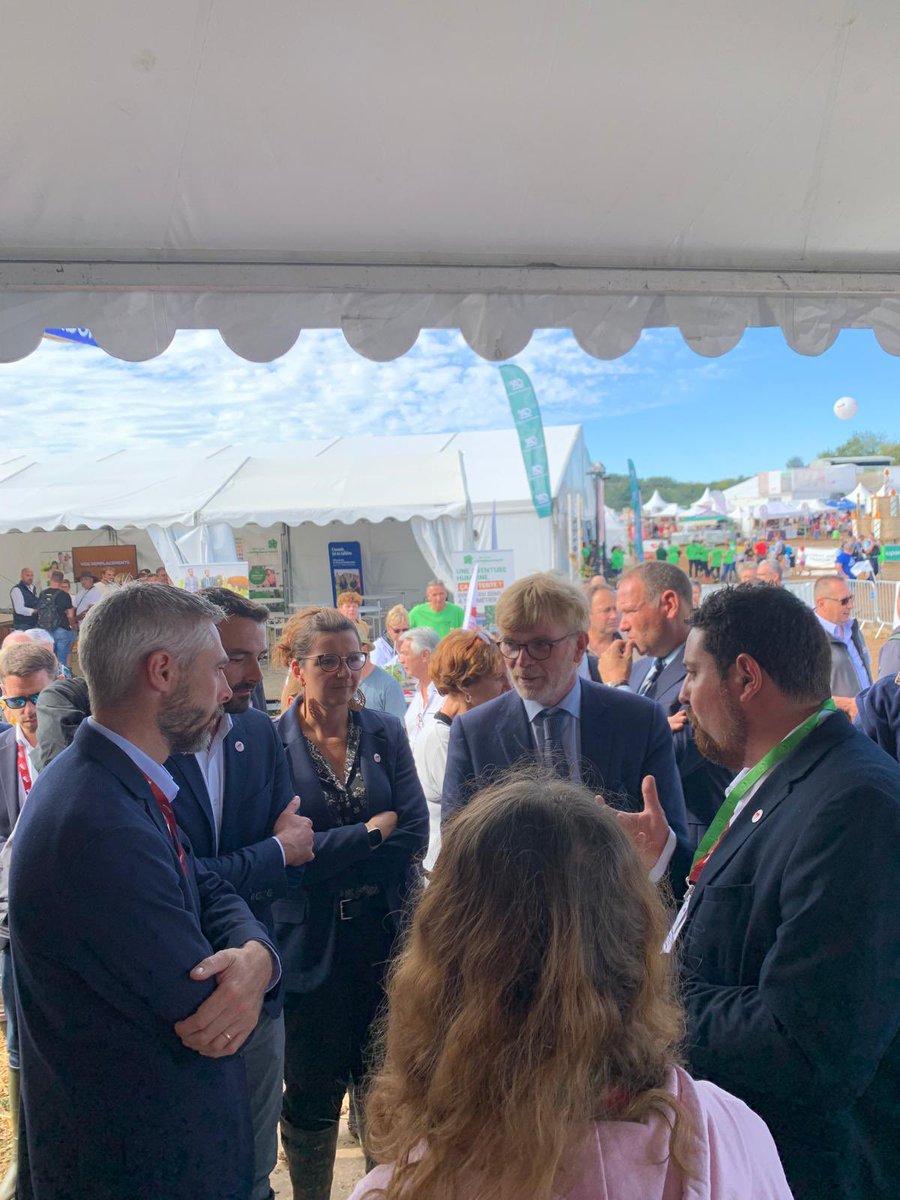 DemainJeSeraiPaysan (@demainpaysan) on Twitter photo Visite de <a href="/MFesneau/">Marc Fesneau</a> sur notre stand lors de cette dernière journée des #TerresDeJim2024.
L’occasion de lui faire découvrir nos différents outils pédagogiques comme le magazine P’tit Agri. Visite de <a href="/MFesneau/">Marc Fesneau</a> sur notre stand lors de cette dernière journée des #TerresDeJim2024.
L’occasion de lui faire découvrir nos différents outils pédagogiques comme le magazine P’tit Agri.