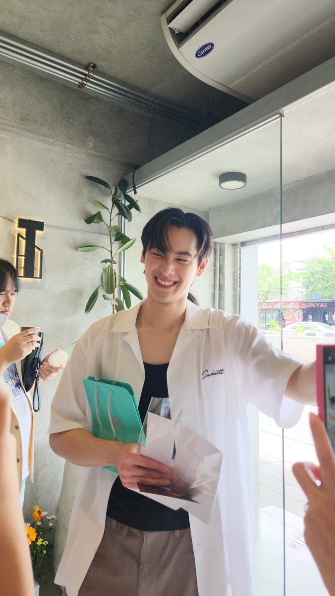 In_April's tweet photo. หล่อย้อนแสง....คิดว่าฉันฟินมะ ให้ทาย 🖤
#MISTBKK
KAO NOPPAKAO
#30YKaoBDayProjectTour
#number_9th
#งุ้งงิ้งๆของนพเก้า https://t.co/T7gSlIvl22