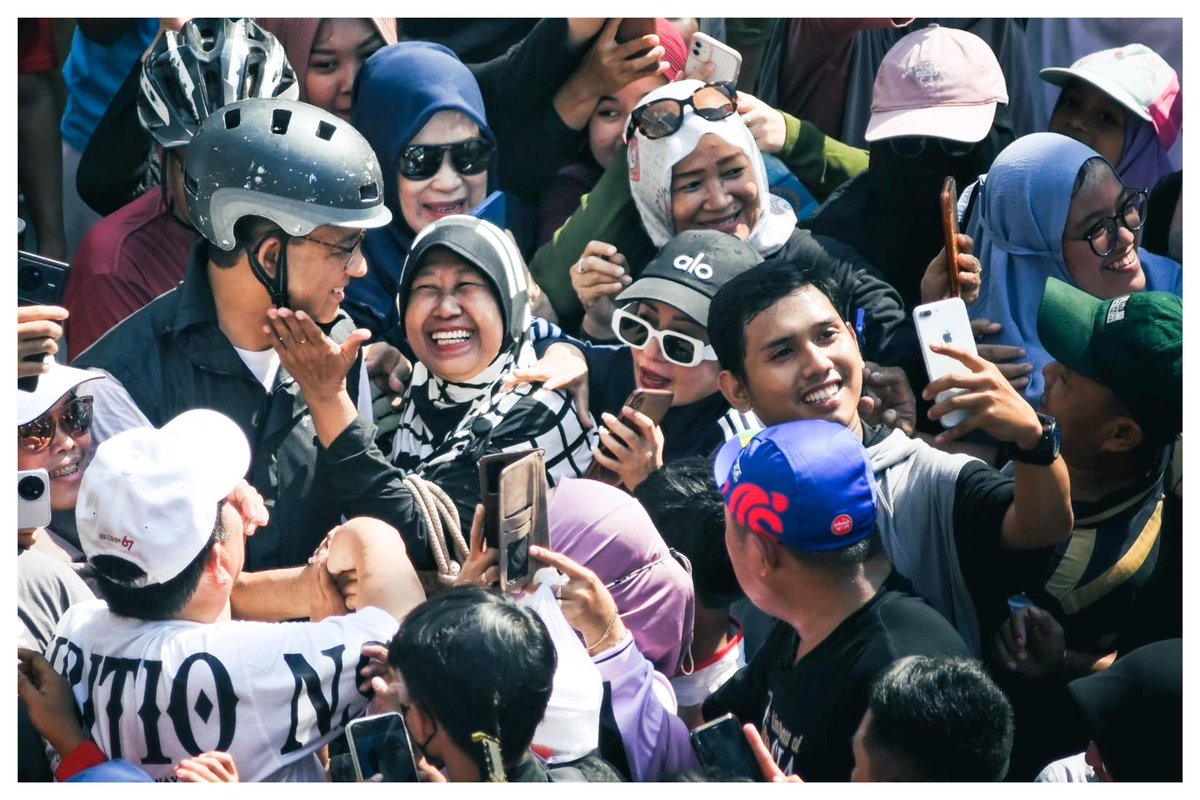 aniesbaswedan's tweet photo. Mumpung cuacanya cerah tapi tidak terlalu panas, gowes ke HBKB Sudirman-Thamrin. Hari ini sepertinya lebih ramai ya? Lebih banyak teman-teman yang berolahraga, baik itu jalan, lari hingga bersepeda.

Senang bisa ketemu lagi dengan teman-teman, terima kasih kepada semua yang menyapa pagi ini dengan senyum dan semangat.

Selamat menikmati sisa hari Minggu, tetap sehat, dan teruslah bergerak!