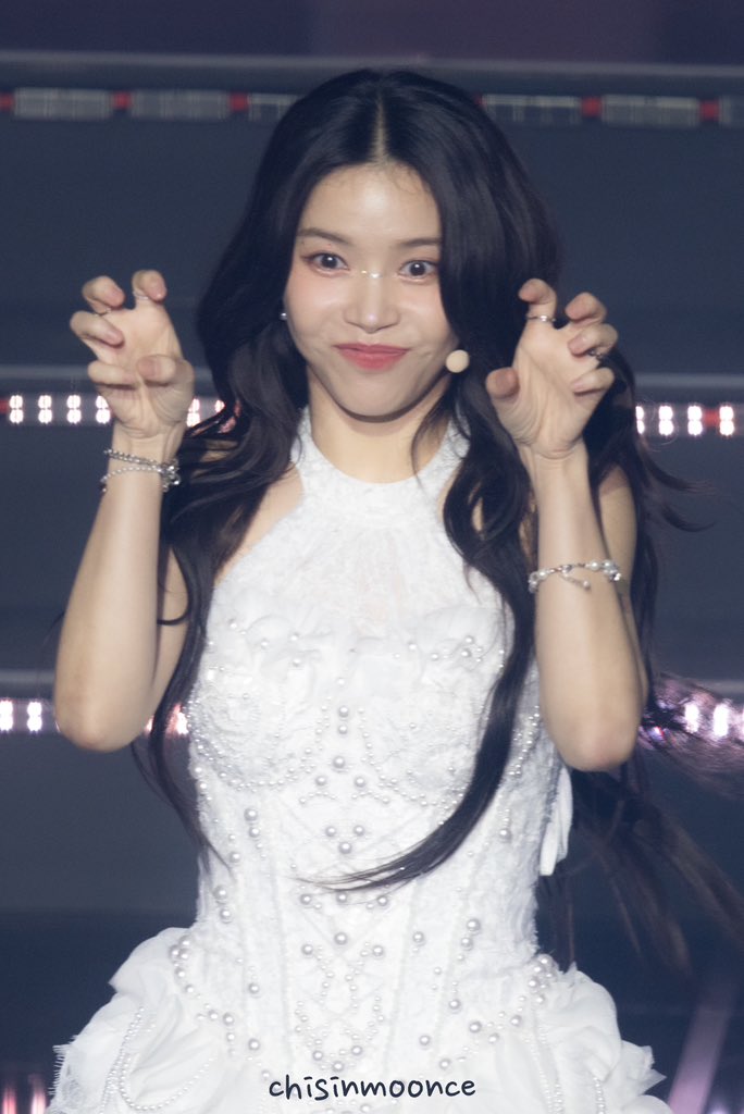 240601 SOLAR CONCERT <COLOURS> 더 달콤한 베어구미!(๑>◡<๑)
#mamamoo #solar #mamamoosolar
#kimyongsun #媽媽木 #頌樂 #金容仙 #마마무 #김용선 #솔라