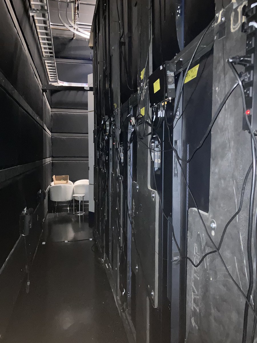 MaxIsWell tweet media