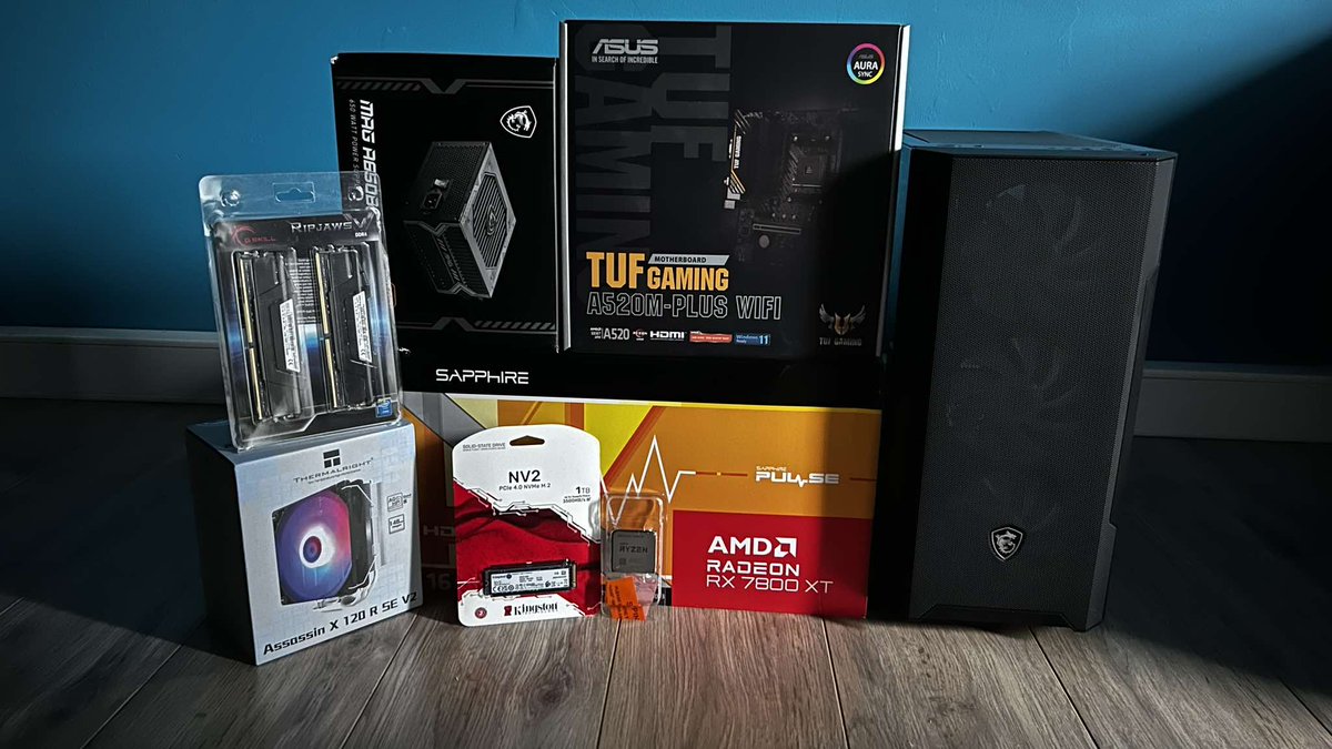 ryd2_r's tweet image. Assemblage du jour ! 

Petite config a 1000€ pour jouer a WOW 

Config : custompcbelgium.com/builds/20

#Hardware #Configpc #pc #Assemblagepc