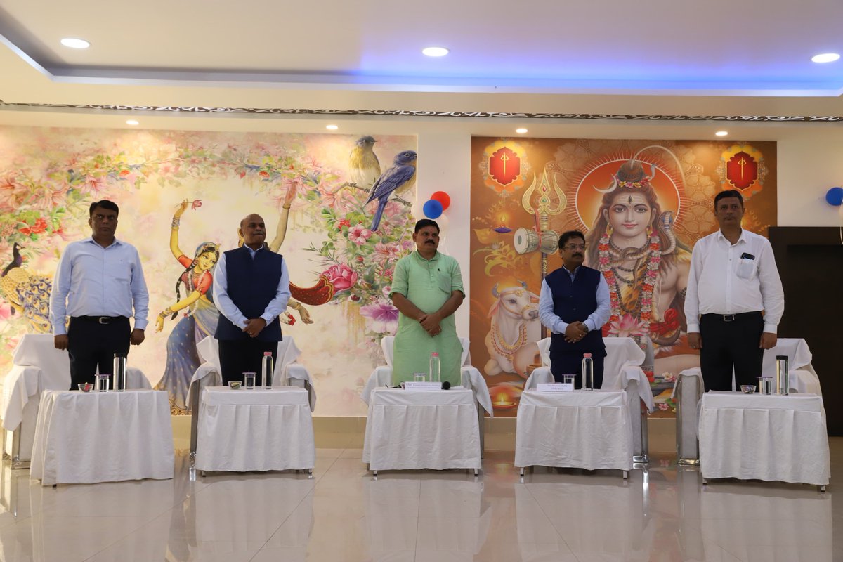 माननीय कोयला एवं खान राज्य मंत्री, भारत सरकार, श्री सतीश चन्द्र दुबे  ने कोयला नगर के अन्नपूर्णा हॉल में पँहुचकर MSDI फैशनप्रेन्योर प्रशिक्षण कार्यक्रम की समीक्षा की। मंत्री जी ने बीसीसीएल निदेशक मण्डल एवं महाप्रबंधकों के साथ रिव्यु मीटिंग की। मंत्री जी ने किट प्रदान करके MSDI के