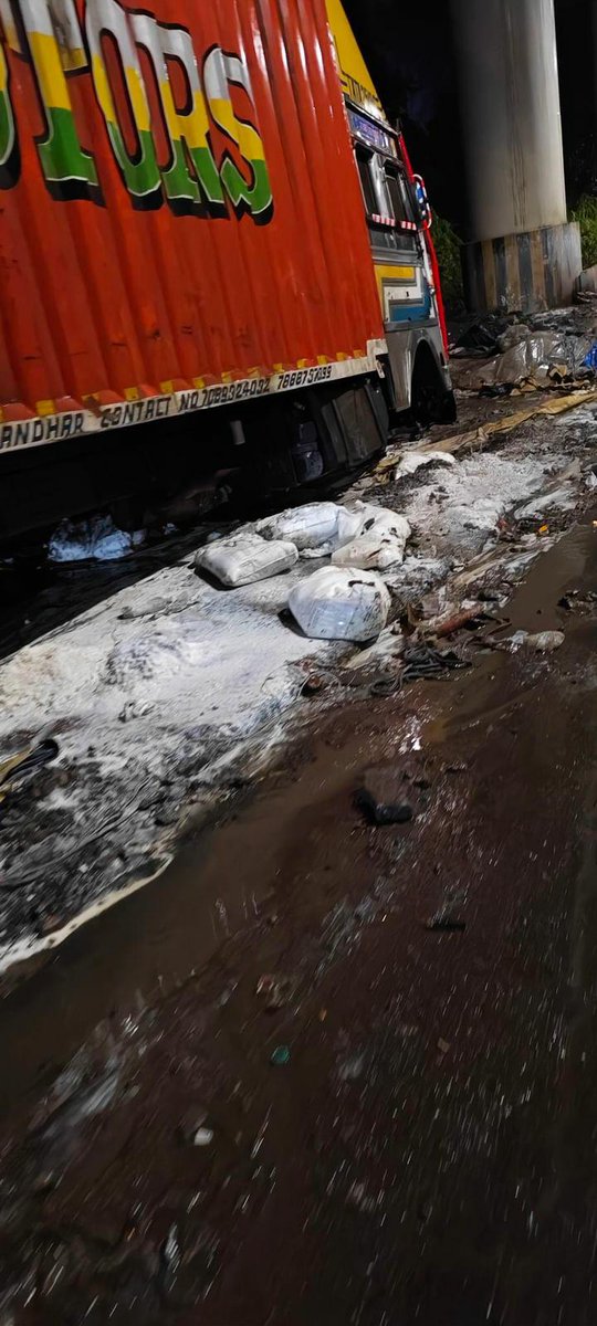 Dear <a href="/ThaneCityPolice/">ठाणे पोलीस.. Thane Police</a> 
Consider this as a Beg. Since <a href="/TMCaTweetAway/">Thane Municipal Corporation - ठाणे महानगरपालिका</a> is not helping us. At Patlipada Junction few days back a truck carrying chemical fell, still the chemical is exposed to normal public. People are getting burning sensation in eyes. Please remove chemical.