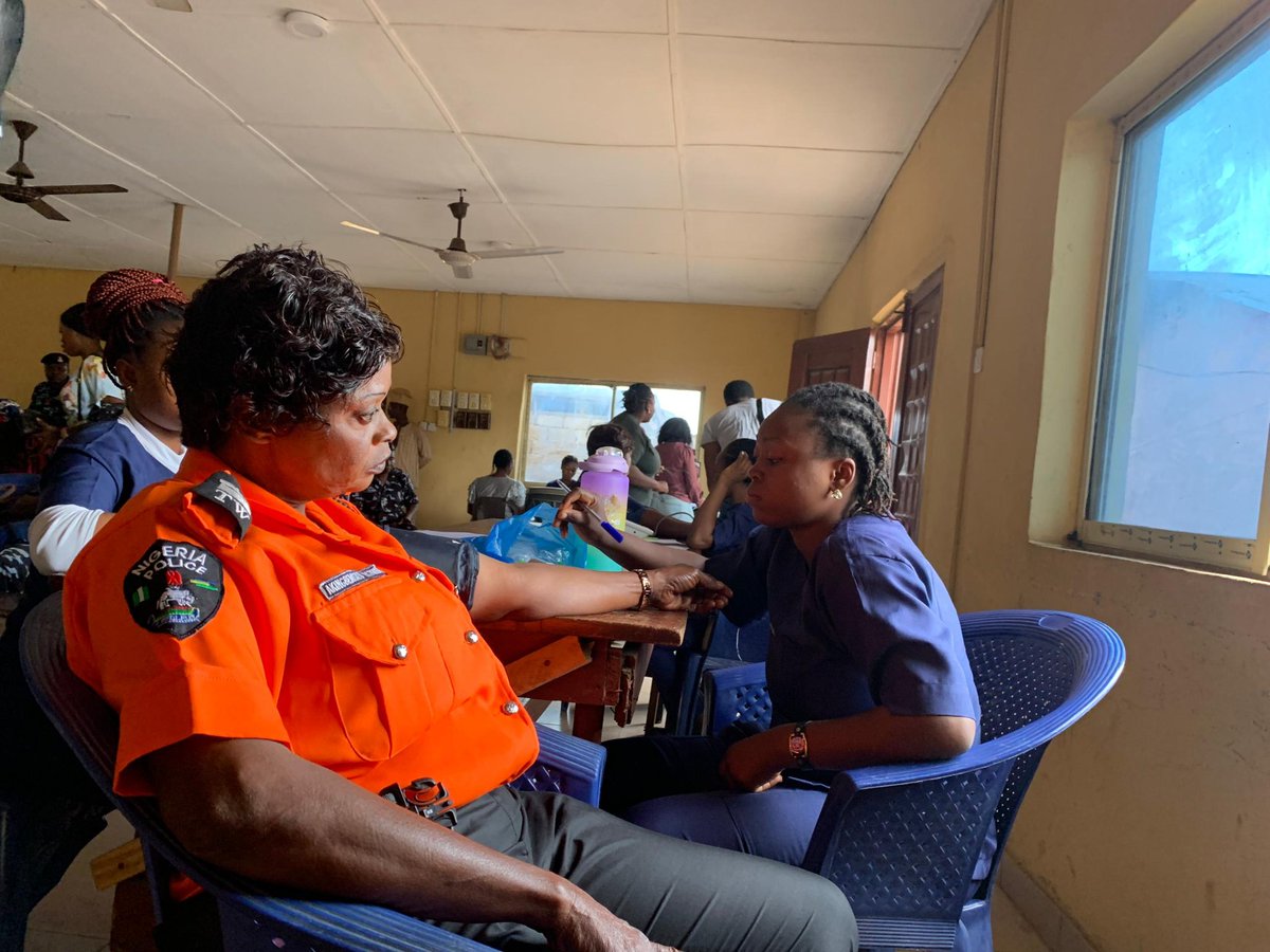 ArconIbadan2024's tweet photo. At the Medical Outreach to the Iwo Road Police Barack yesterday. Our team educated our gallant police officers on important health issues and conducted free tests and treatments. @PoliceNG @oyo_pol https://t.co/298V2HZsBP