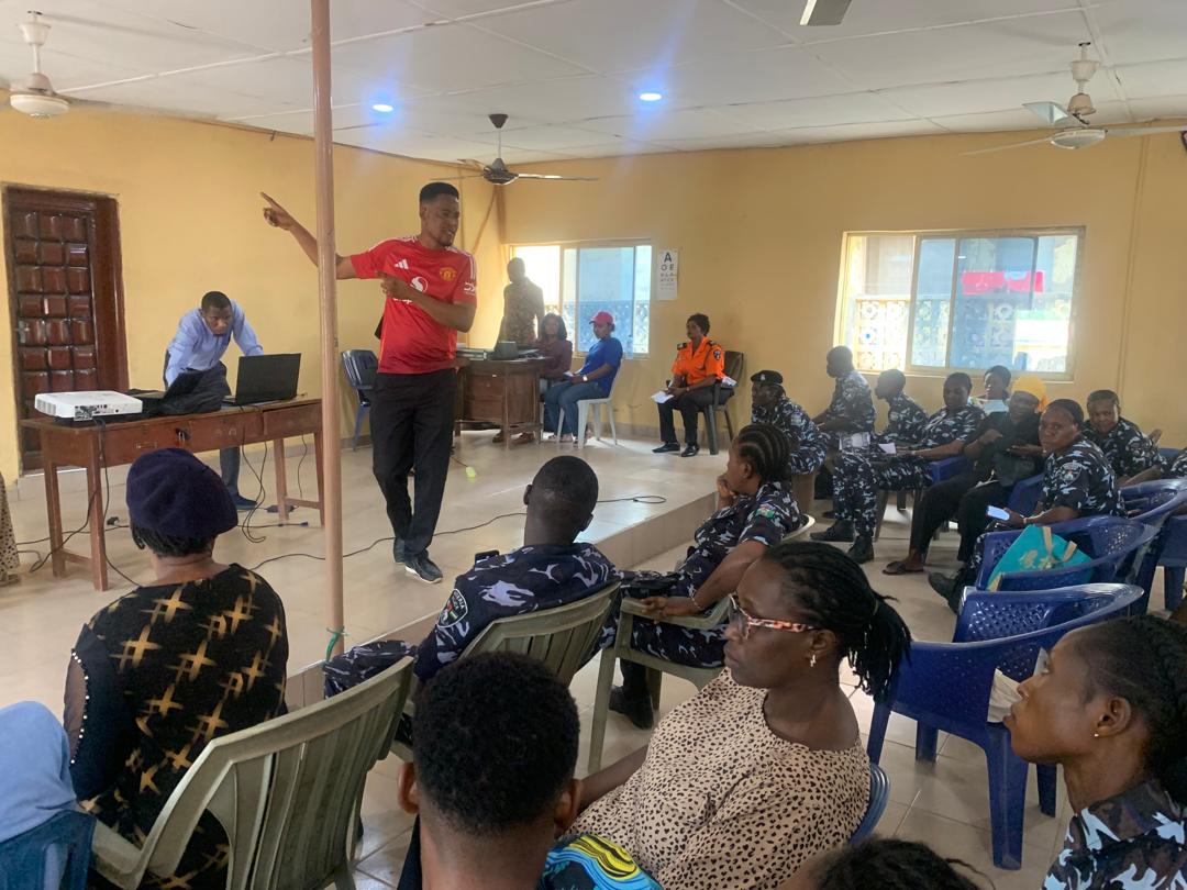 ArconIbadan2024's tweet photo. At the Medical Outreach to the Iwo Road Police Barack yesterday. Our team educated our gallant police officers on important health issues and conducted free tests and treatments. @PoliceNG @oyo_pol https://t.co/298V2HZsBP