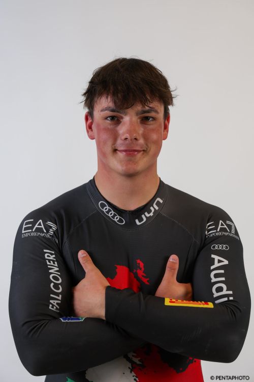 neveitalia's tweet photo. E' già ufficiale dopo la 1^ manche dello slalom: a 19 anni, Andrea Iori ha vinto la Coppa del Mondo! #GrassSkiing #8Settembre https://t.co/VzlH7cMTqi https://t.co/hU8MikThGX