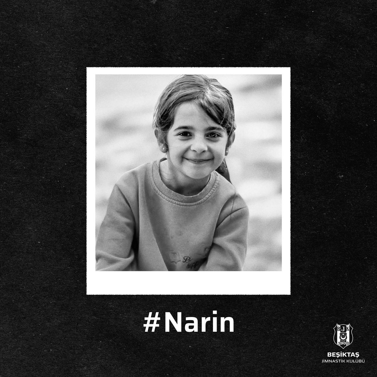 Beşiktaş'tan Narin paylaşımı:

Söylenilecek çok söz var ama bütün sözlerin bittiği yerdeyiz!   

Narin’imizi kaybettik, içimiz yanıyor!