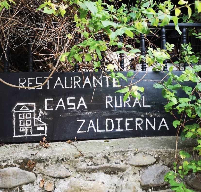 Pilar y Antonio, Antonio y Pilar
Hoy terminan una fantástica etapa en su/nuestro querido <a href="/CasaZaldierna/">casazaldierna</a> después de 10 años en los que han remado contra viento y marea.
Les sobra oficio, compromiso y cariño por parte de todos para seguir haciendo lo que mejor saben.
Ánimo pareja!