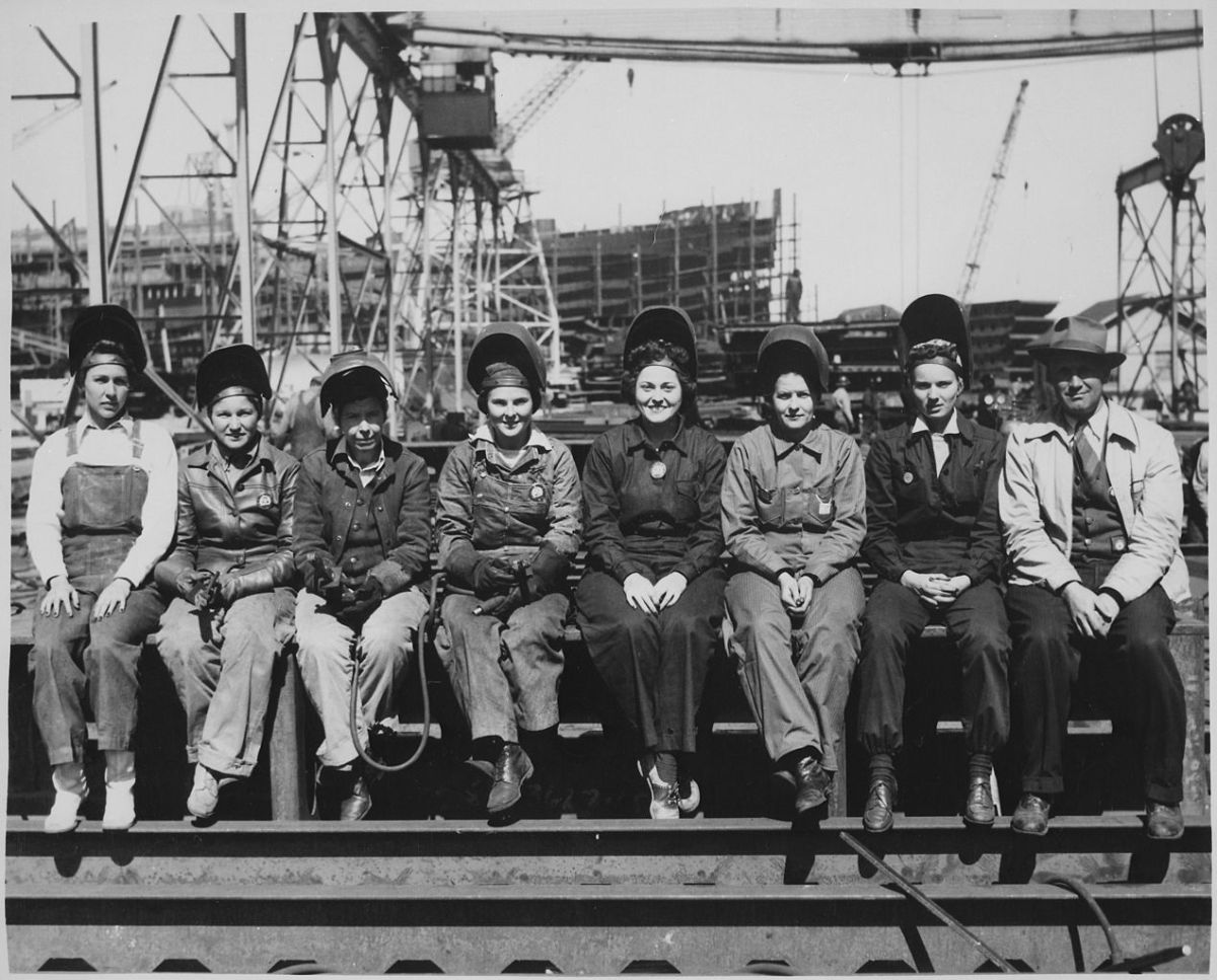 LJabberwock's tweet photo. @WallStreetSilv Women can definitely do what men can do. There was an entire generation who kept the factories going while the men went off to war. These stupid gender wars needs to end. https://t.co/M52lAOMSNo