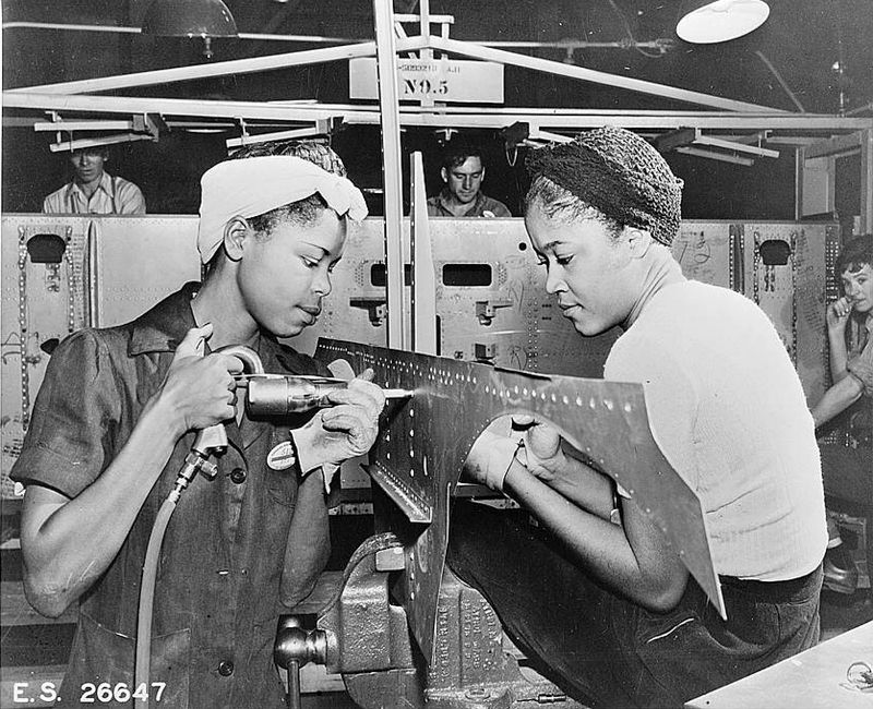 LJabberwock's tweet photo. @WallStreetSilv Women can definitely do what men can do. There was an entire generation who kept the factories going while the men went off to war. These stupid gender wars needs to end. https://t.co/M52lAOMSNo