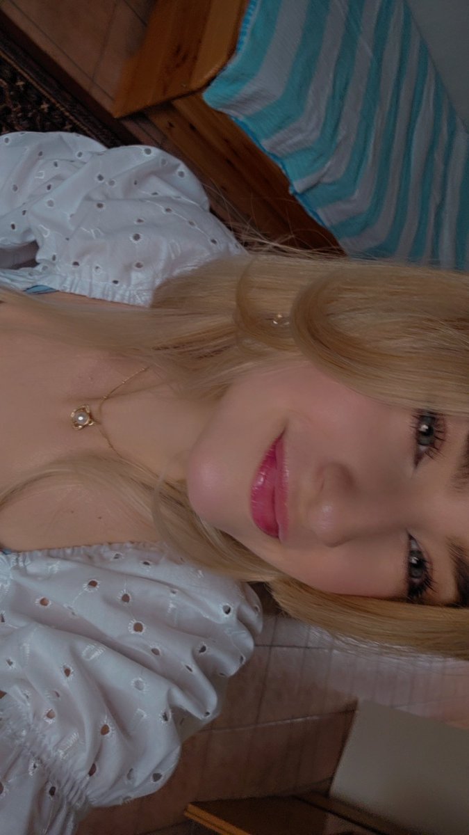 _books_daydream's tweet photo. I love my hair!💋🎀 https://t.co/1pljZPyafF