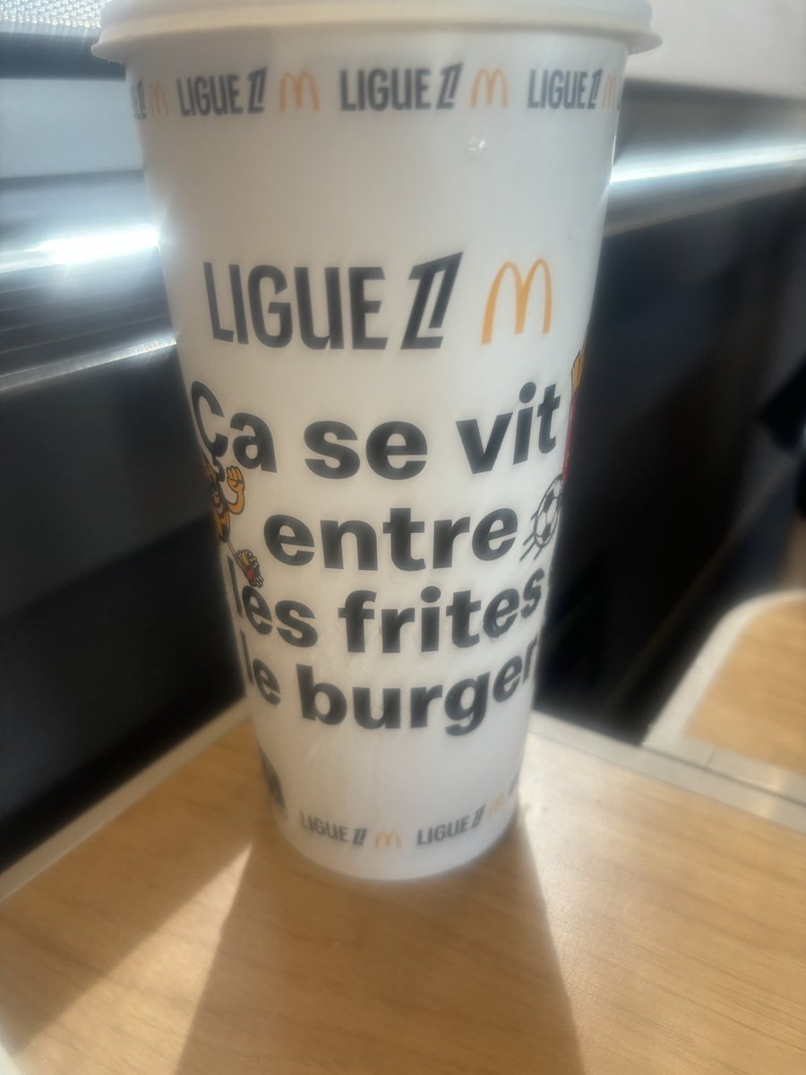 La LFP et la Ligue 1: une certaine idée de la santé publique.
(et mon poids ne m’enlève pas le droit de regretter ce slogan.)