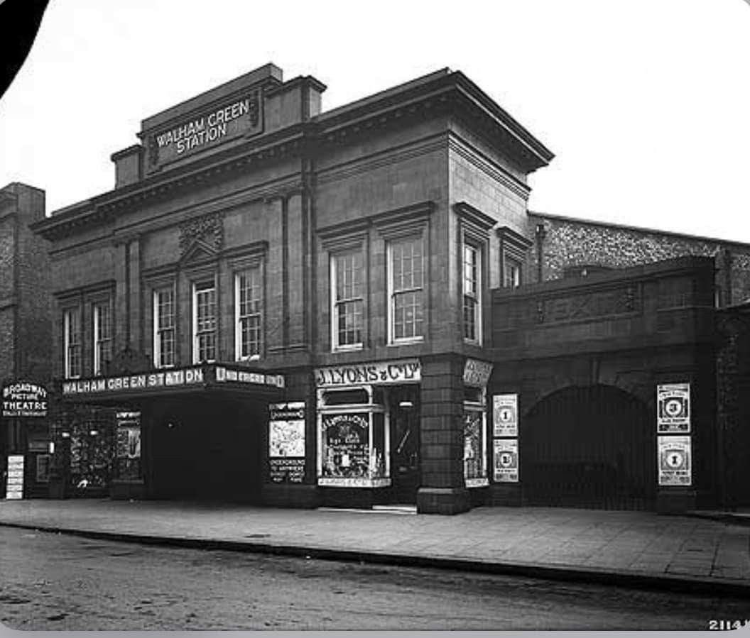 Fulham in the Past tweet media