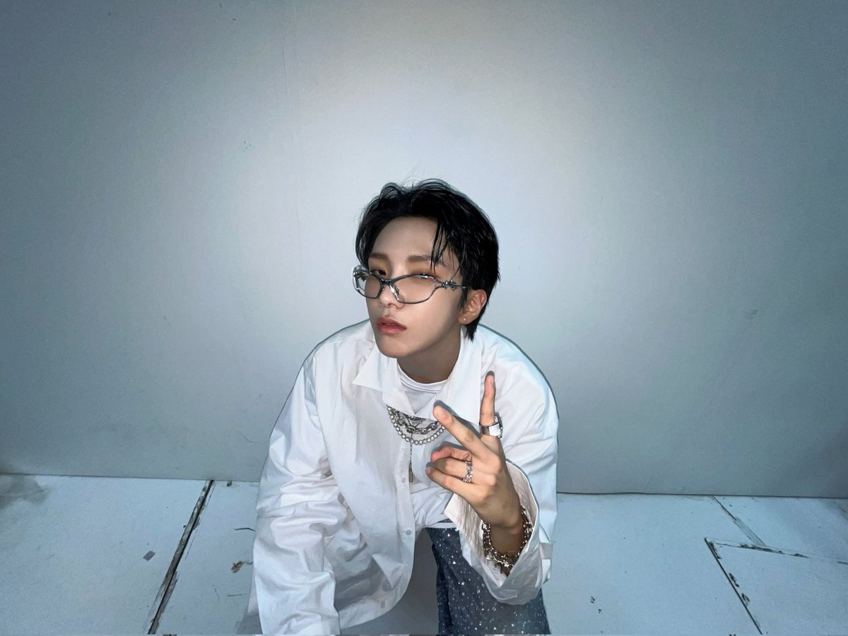 BOYNEXTDOOR_twt's tweet photo. Put on sunglasses my attitude so cocky😎

#BOYNEXTDOOR
#보이넥스트도어
#WOONHAK
#운학
#오타미안 https://t.co/zheonrS2tM
