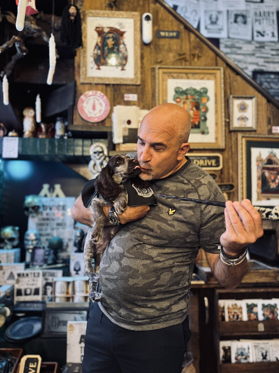 La tienda que no debe ser nombrada 🧙🏼♂️⚡ (@nosedebenombrar) on Twitter photo Y así nuestra pequeña Patronus Molly se junta al fin con su mortifago favorito <a href="/PeterPedrero/">Peter Pedrero</a> 💚💀 En la primera fotografía tenéis a los dos Slytherin juntos … en la segunda .. una conexión muy bonita entre ellos 🐶🐾 Y así nuestra pequeña Patronus Molly se junta al fin con su mortifago favorito <a href="/PeterPedrero/">Peter Pedrero</a> 💚💀 En la primera fotografía tenéis a los dos Slytherin juntos … en la segunda .. una conexión muy bonita entre ellos 🐶🐾