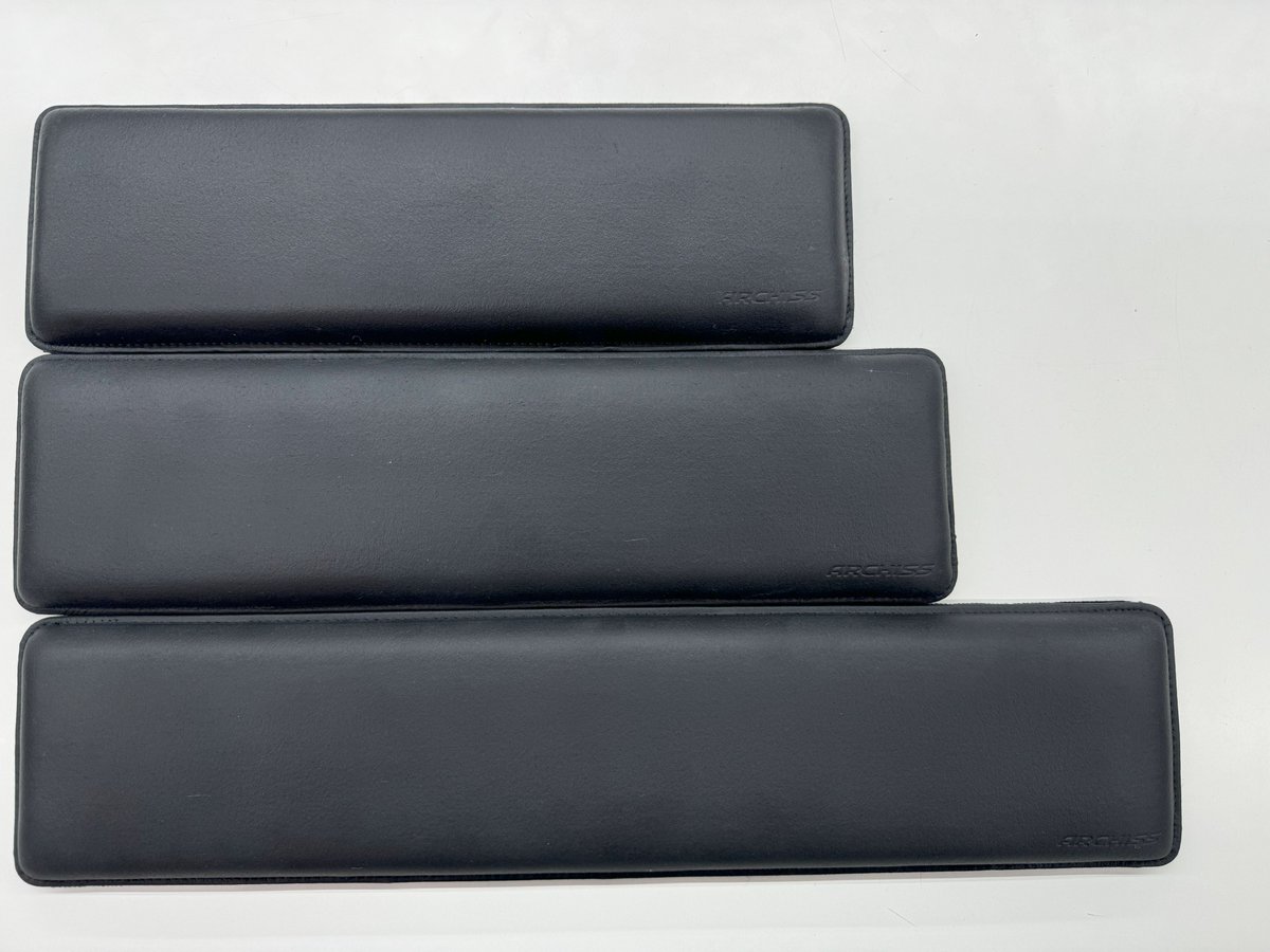 Tsukumo_Namba's tweet photo. 【3Fデバイスコーナー】
#ARCHISS
Premium Wrist Rest Nu 在庫ございます!
肌触りもよく、高反発ですが硬すぎず程よい沈み込みとなっております。
サンプル展示もございます!
サイズもShort/Medium/Longの3種類がございます。
Longは入荷待ちです
Premium Wrist Rest Nu 各種
税込:5,489円 https://t.co/qEIRPxIykm