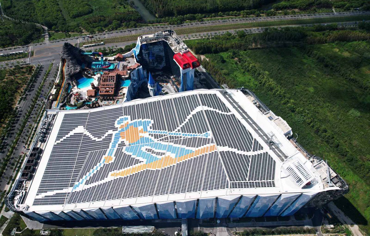 Puro_Snow1's tweet photo. Shanghai abre la estación de esquí bajo techo más grande del mundo https://t.co/me4E3PByTu @lugaresdenieve https://t.co/idXHUX3ghd