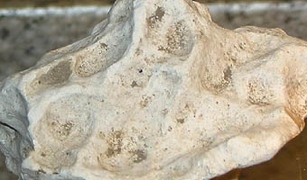 geotdf's tweet image. The final stage of #LaVuelta24 brings the peloton to the Madrid Basin. This is a topographic depression surrounded by mountains, which was filled with sediments in the last 20 million years or so.

The Madrid Basin contains the world's largest deposits of sepiolite, a special…