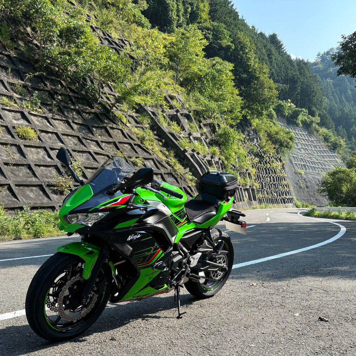 諸事情で、
Vストローム650XTからNinja650（KRT 2024）に乗り換えました。

このエンジンを積んだバイクに乗るのは、15年ぶり2度目です。
