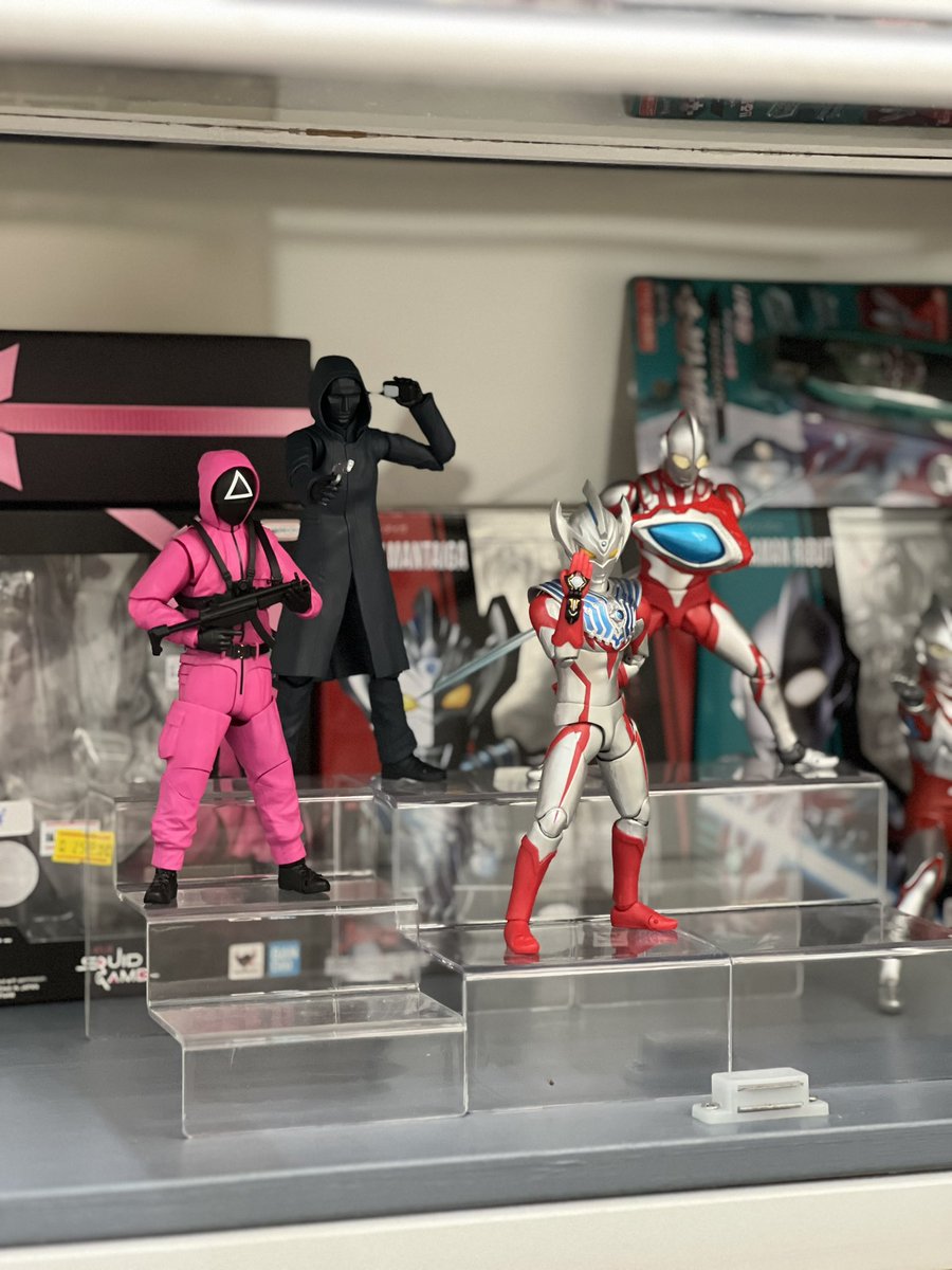 AmZkri's tweet photo. Squid Game VS Ultraman #SHFiguarts #squidgame #ultraman https://t.co/ZPfFtki38f