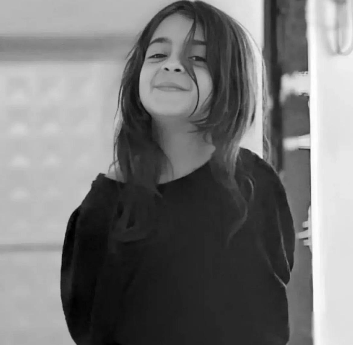 19 gündür kayıp olan Narin Güran öldürülmüş olarak bulundu. Cezasızlık politikaları nedeniyle  bir kız çocuğunu daha kötülüklerden ve ölümden koruyamadık. Evine 1 kilometre uzakta bulunması 19 gündür neyin çalışması yapılmıştır? Kamuoyu ne ile oyalanmıştır? sorularını akıllara